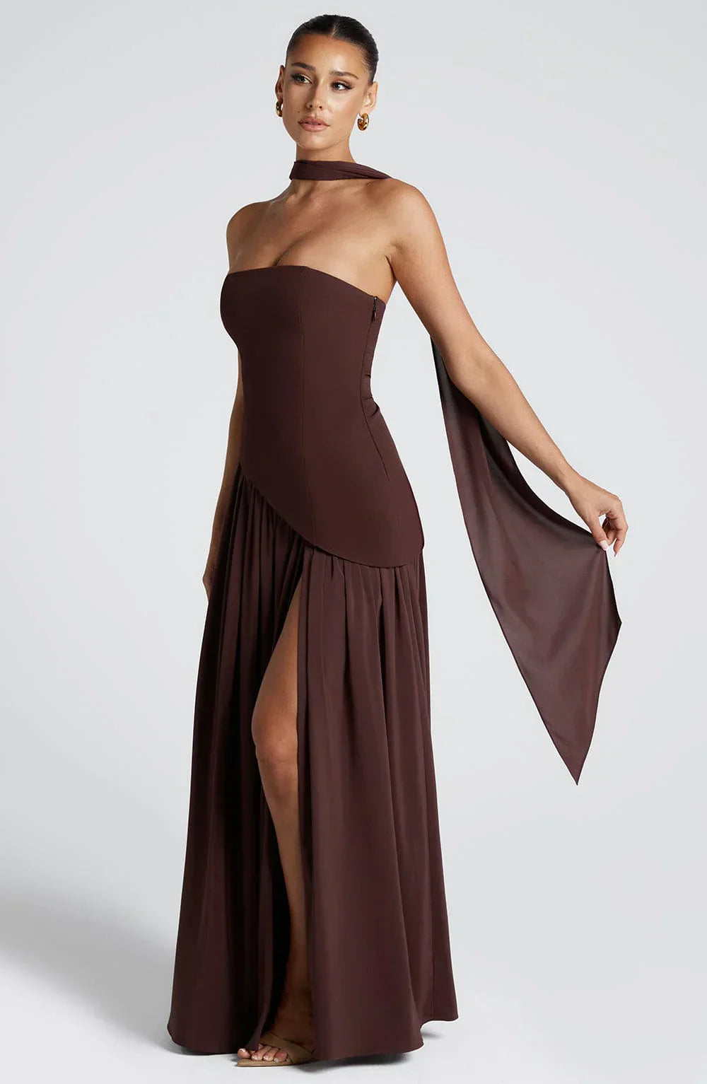VESTIDO LARGO ASIMÉTRICO CON ABERTURA