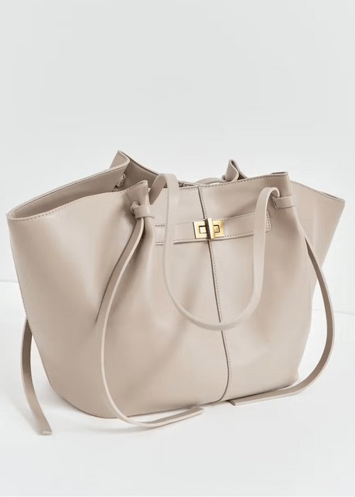 BOLSO SHOPPER ESTRUCTURADO CON DETALLE METÁLICO