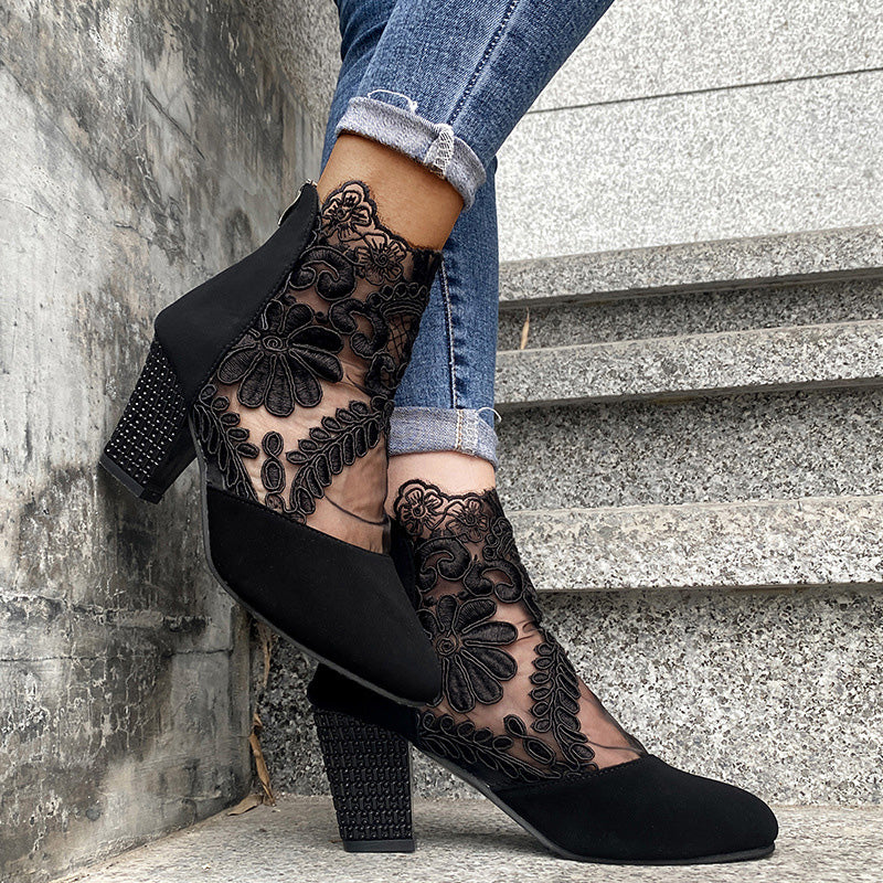 Tacones elegantes con encaje