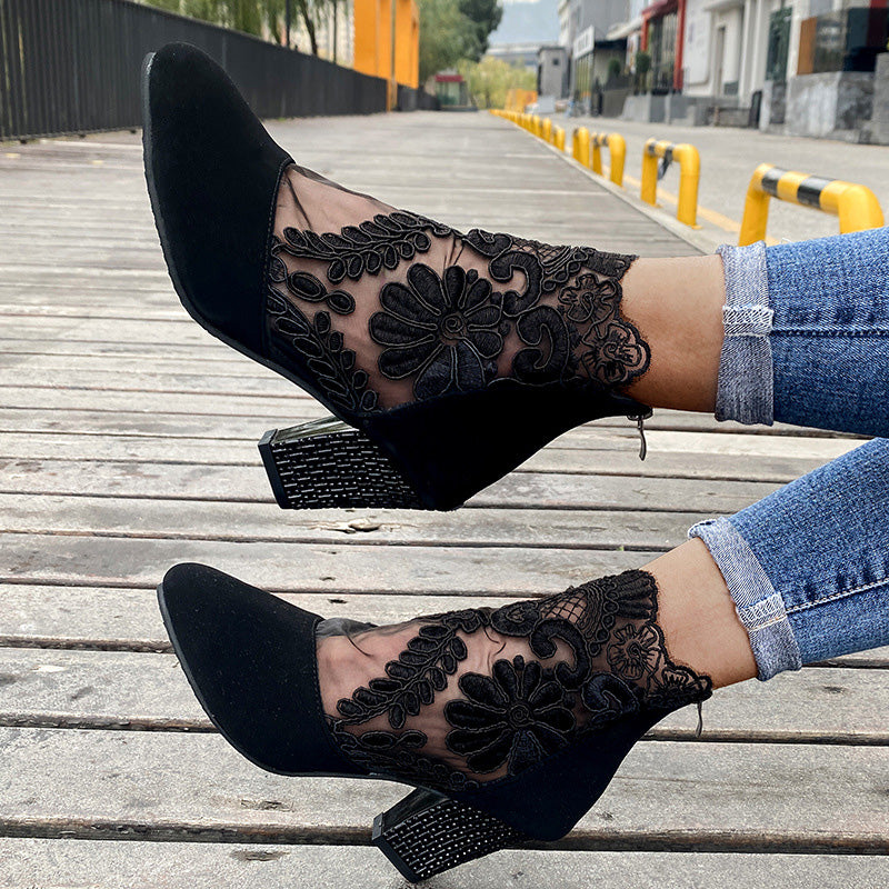 Tacones elegantes con encaje