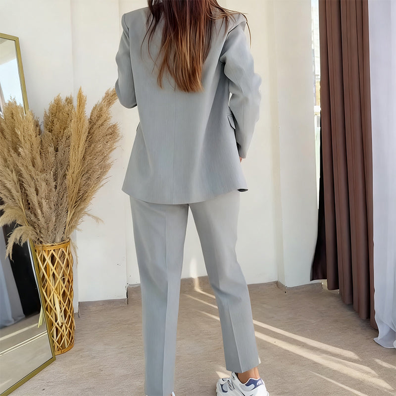 Conjunto clásico de blazer y pantalón